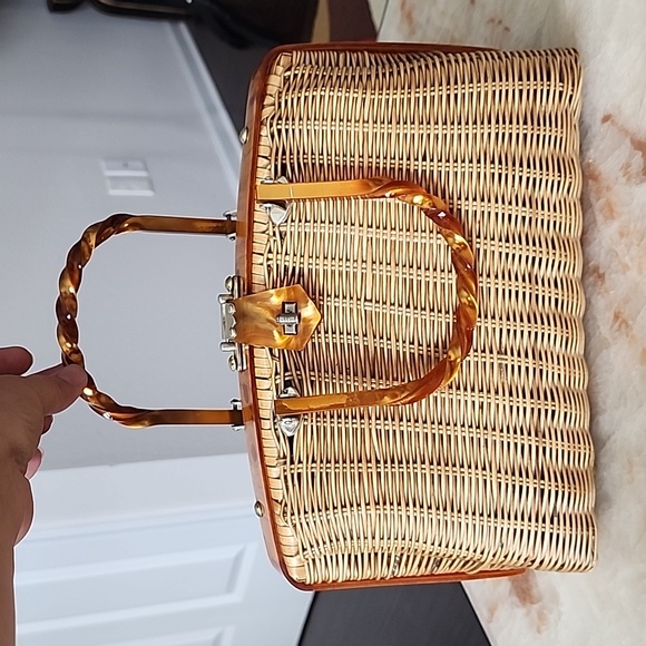 Vintage Wicker Woven Purse withLucite details